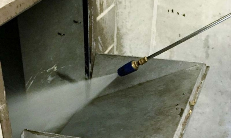 regular trash chute cleaning singapore