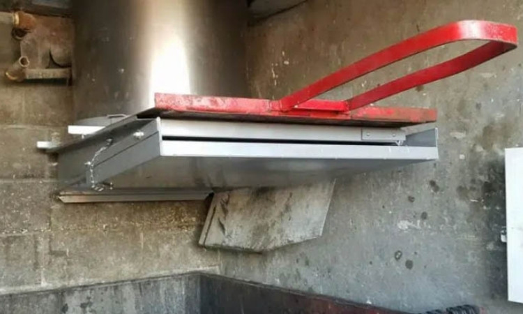 Commercial Trash Chute Cleaning in Singapore